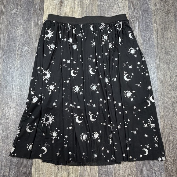 Hot Topic Dresses & Skirts - Hot Topic Women's Black Celestial Pleated Midi Skirt Sun Moon Stars Size Small
